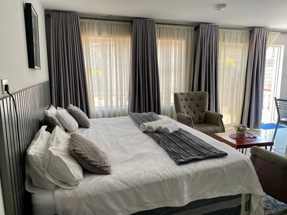 Spacious Ground-floor Studio in Central New Chadcombe - 2316
