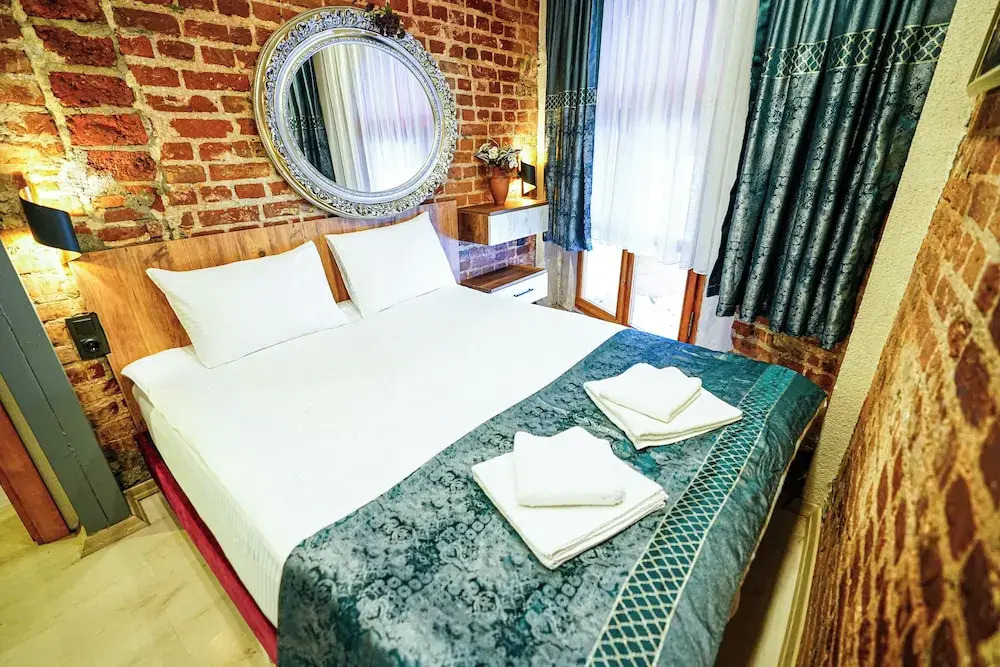 Squit Suits Hotel