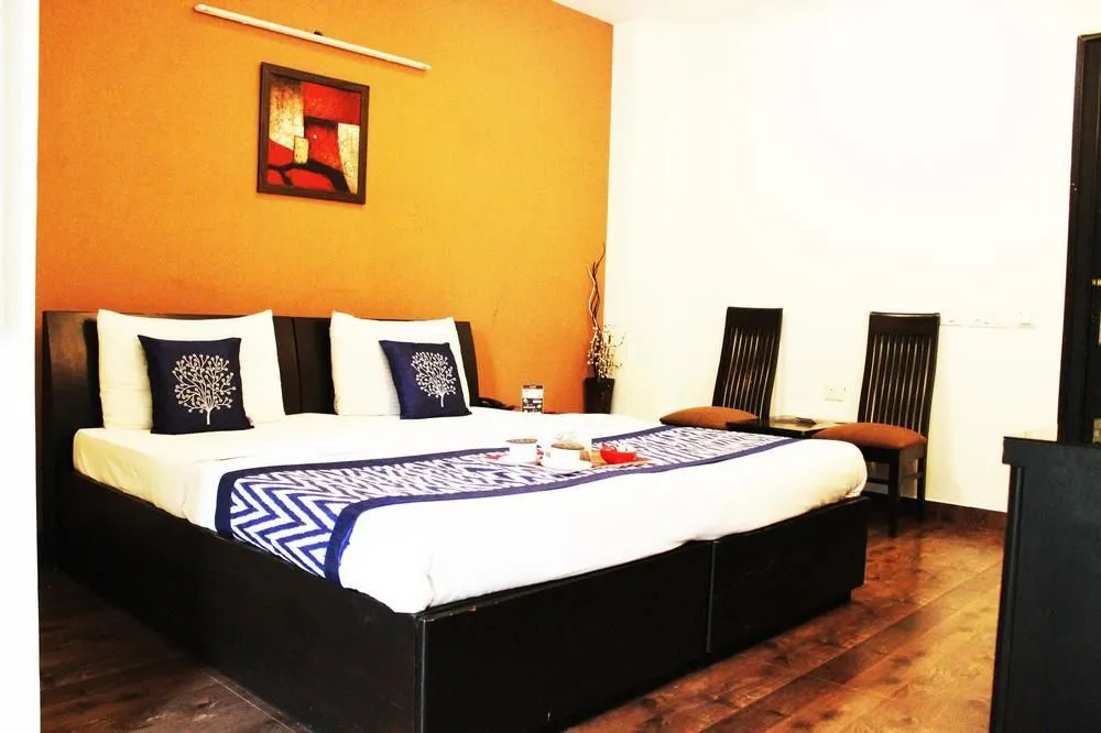 Oyo Premium Galleria Market Dlf 4