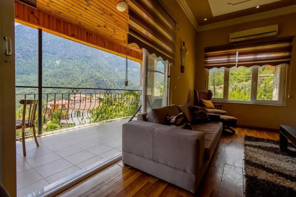 Secluded Villa with on Mountainside in Antalya