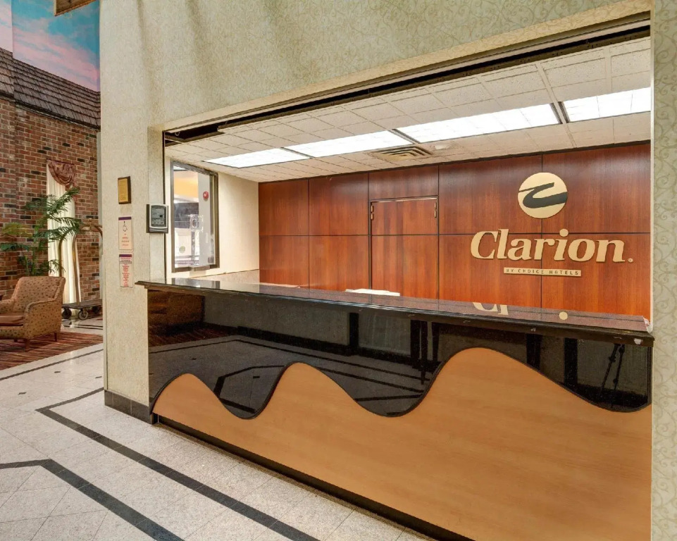 Clarion Inn & Fundome