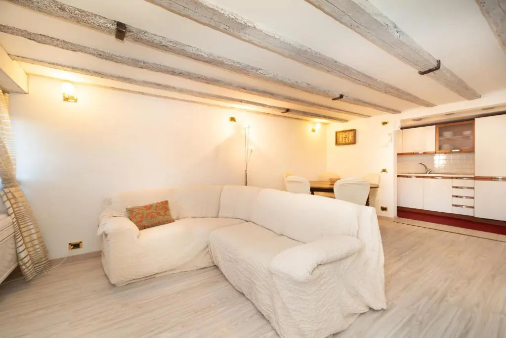 Heart of Venice White House Rialto Wi-Fi 1GBs