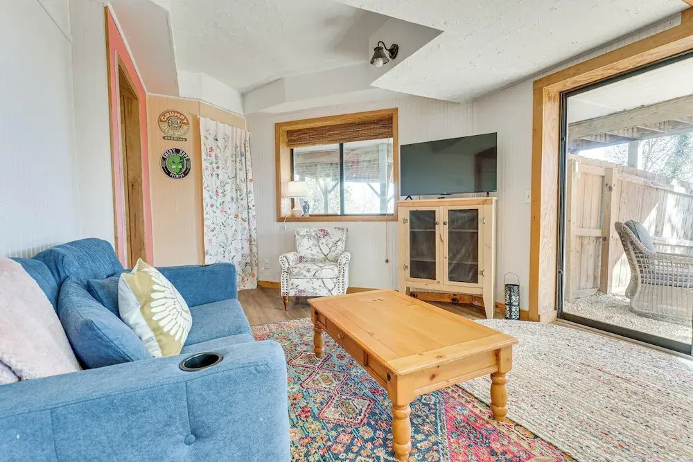 Mountaintop Blue Ridge Cabin: 2 Mi to Downtown