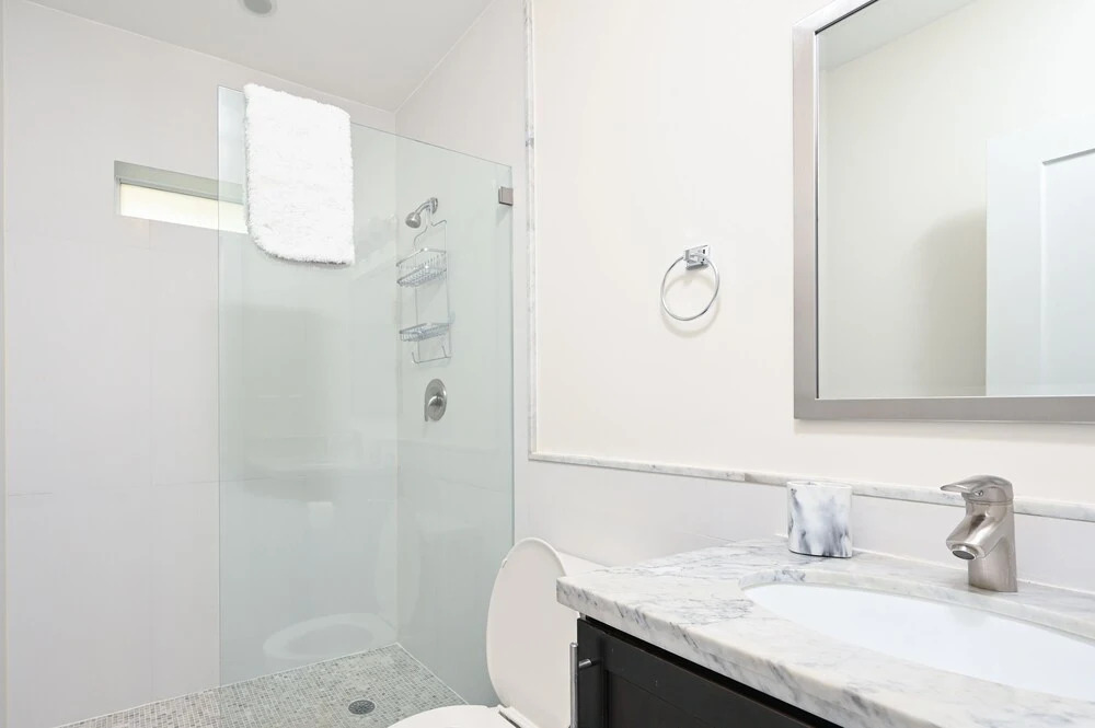 Victoria Park Urban Oasis W/ Patio, 2 Miles To Beach 1 Bedroom Duplex