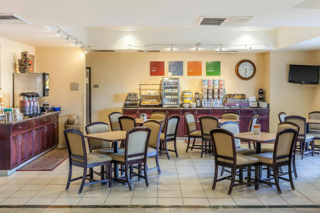 Comfort Inn & Suites Airport Convention Center