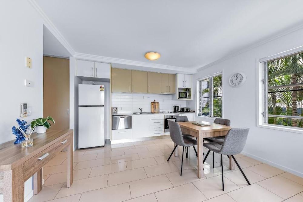 Airlie Summit Apartments