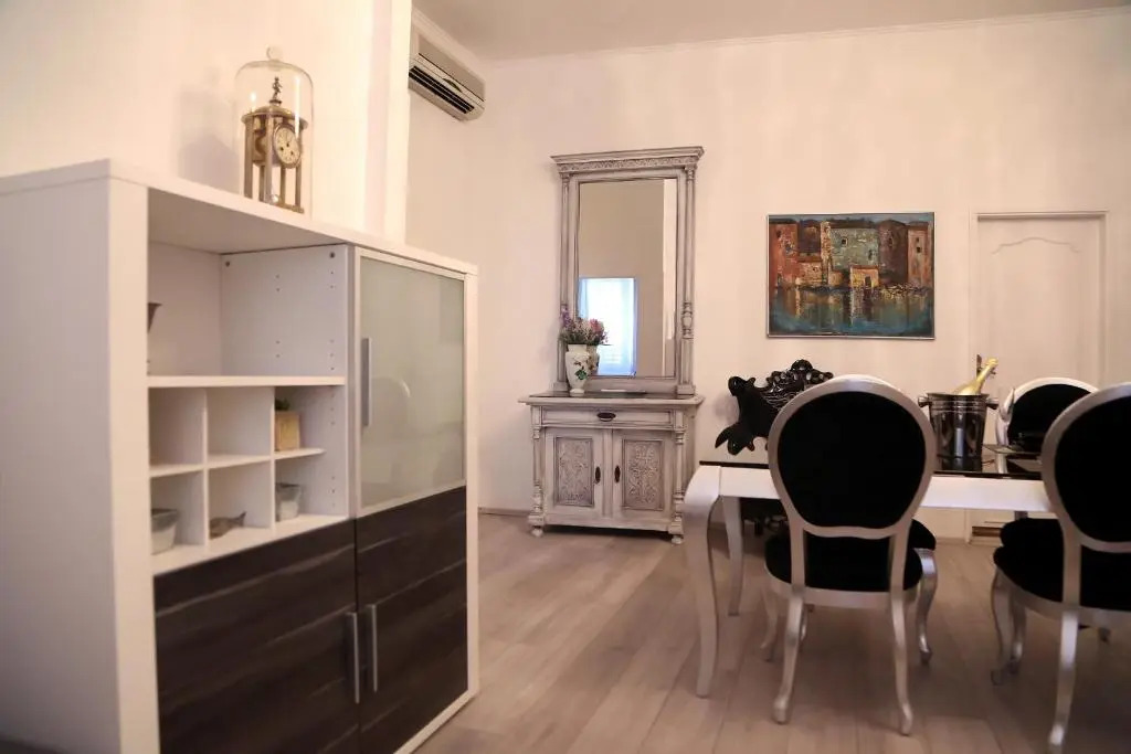 Apartment Papalić Palace