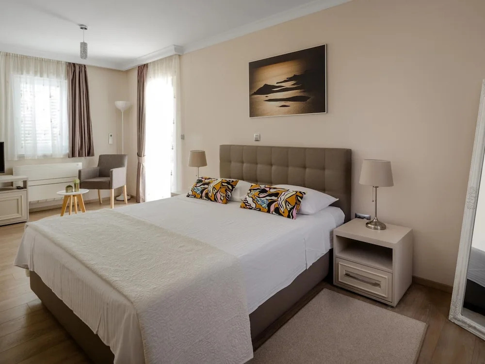 Villa With Private Heated Pool