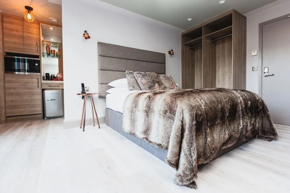 Clarendon Suites
