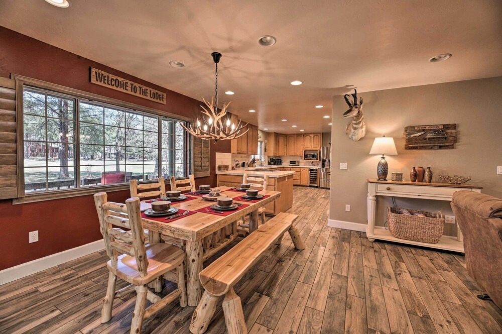 4 Mi to Woodland Lake: 2-story Home w/ Grill