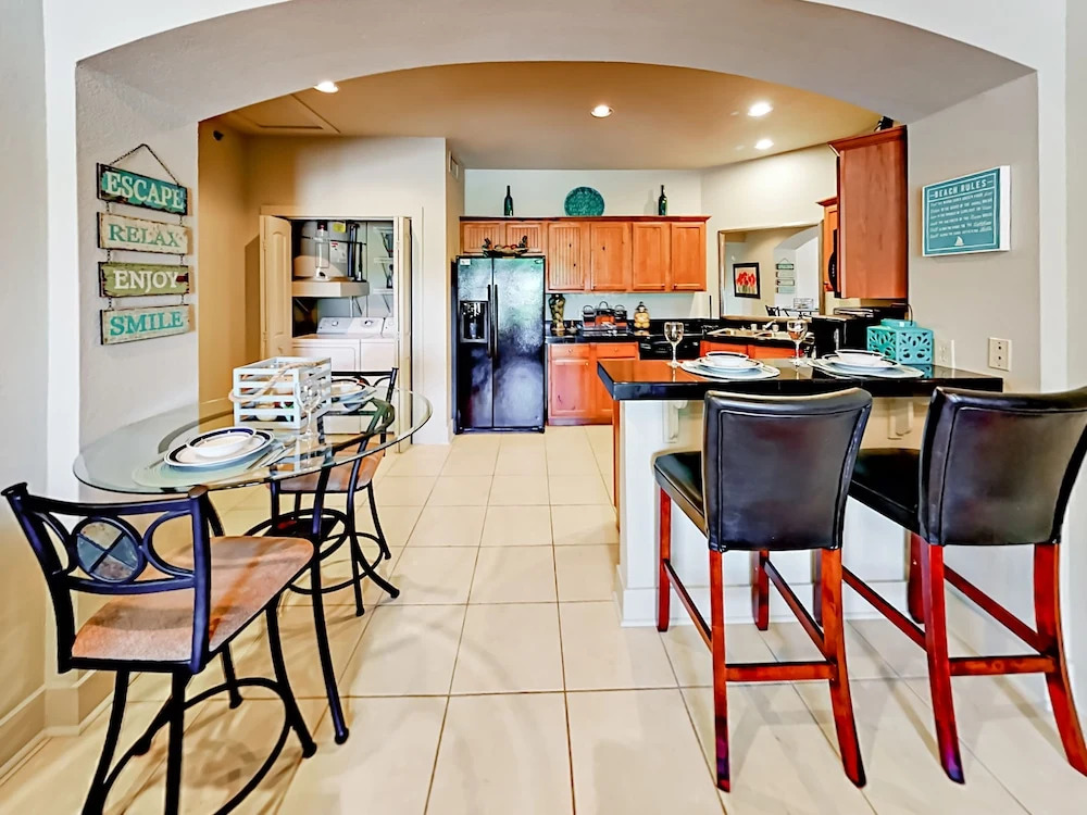 20050 Oak Road E Condo Unit 1003 3 Bedrooms 2 Bathrooms Condo
