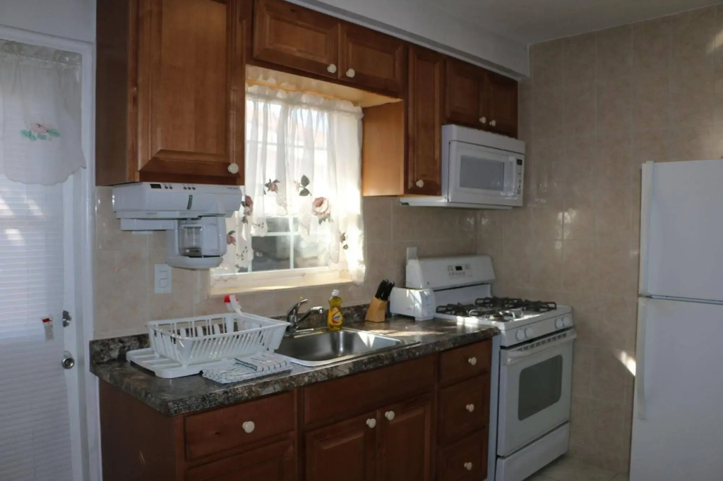 Breakaway Inn Guest House