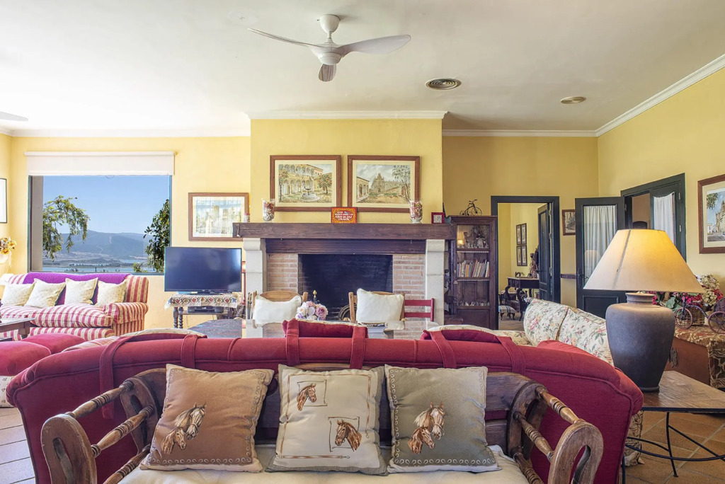 Private Villa Cortijo Sierra y Lago with private swimming pool