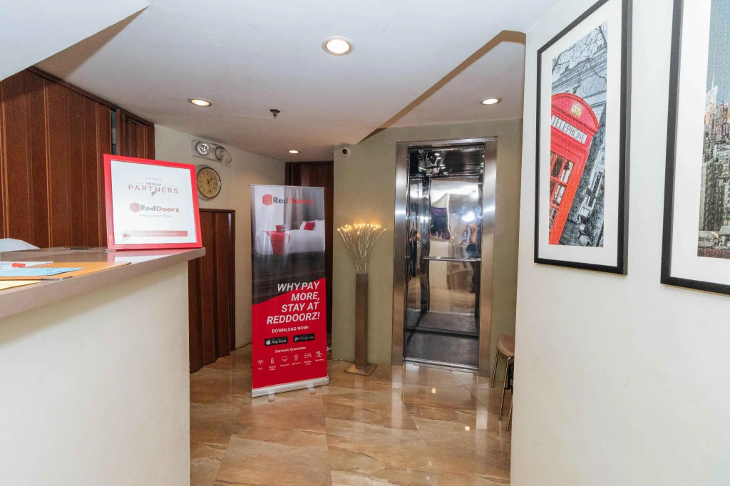 RedDoorz at Hotel Rosemarie