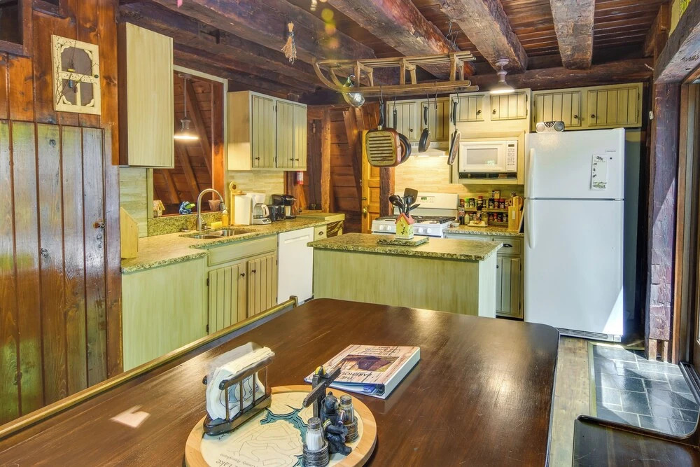 Resort Amenities: Family-friendly Dubois Cabin