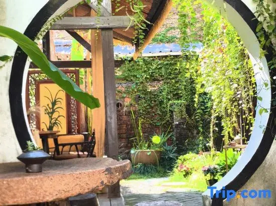 The Manci Jiangnan Courtyard Airbnb