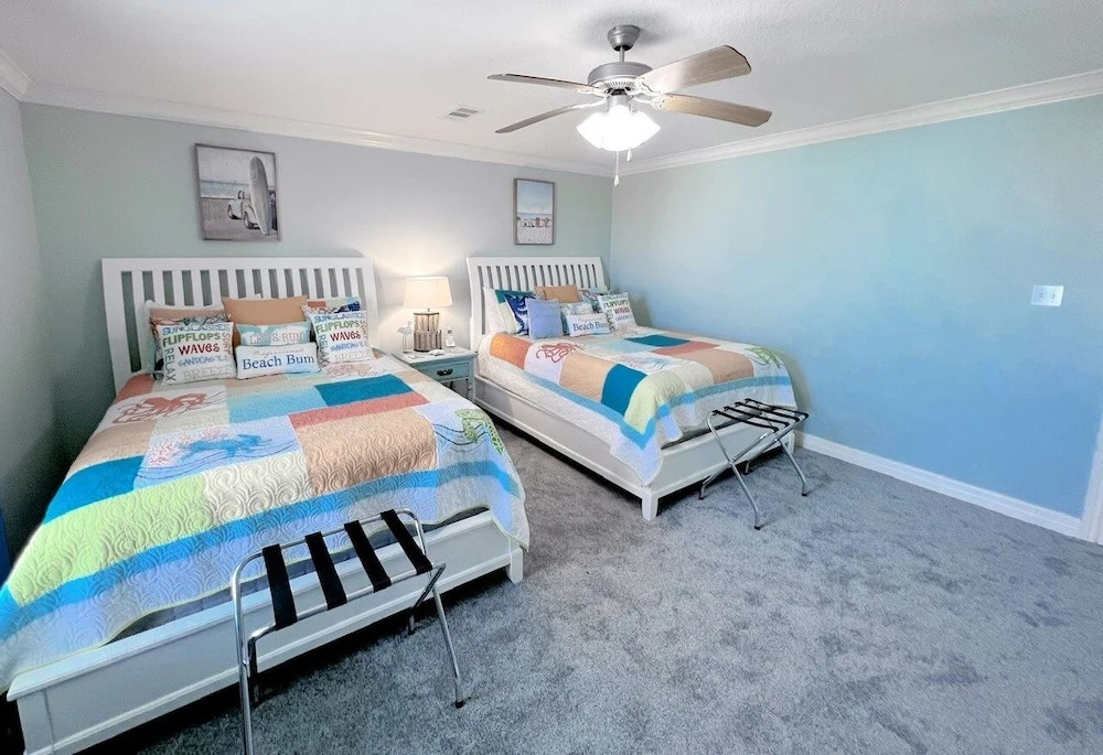 The Green Seahorse 4 Bedroom Home by RedAwning