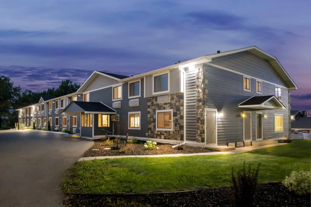 Super 8 by Wyndham Alexandria MN