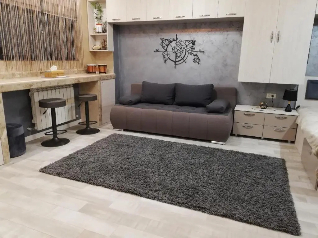 Tomis Suite