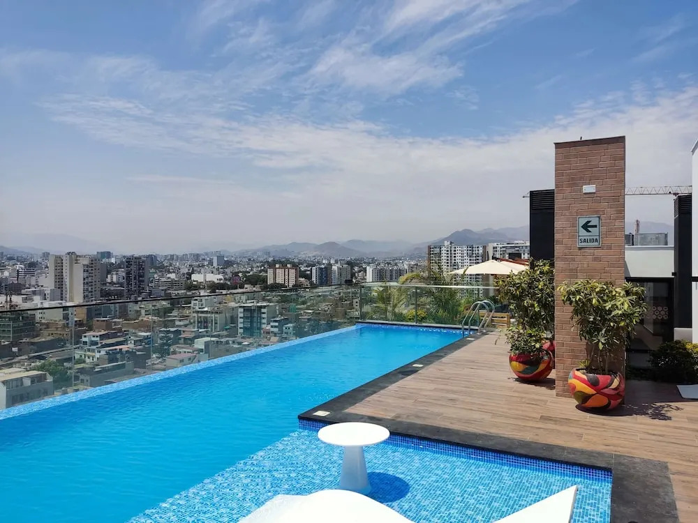 w Engaging 2BR in the Heart of Barranco