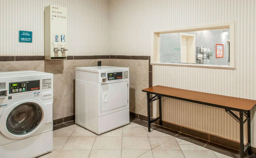 Quality Inn & Suites Grants - I-40