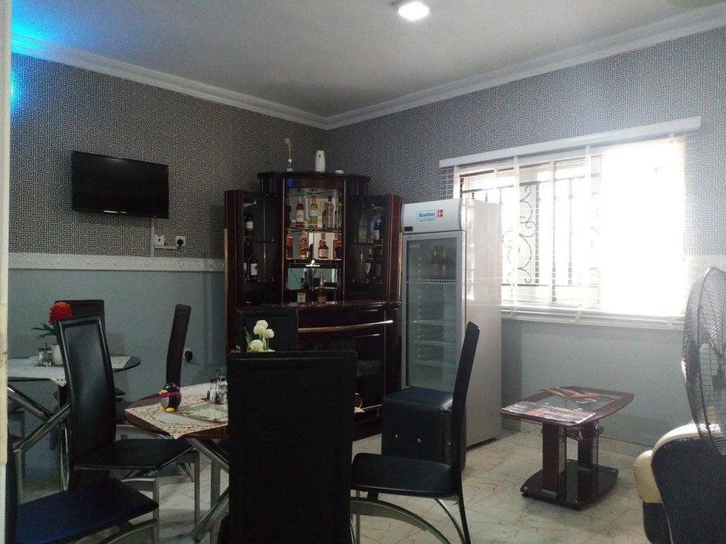 Multifield Hotel & Suites