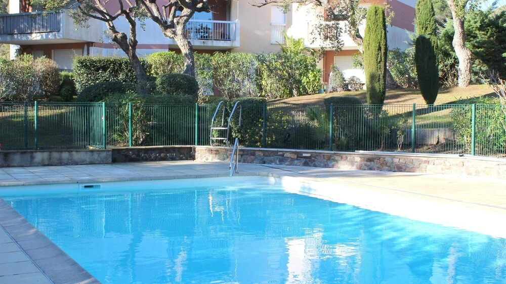 Studio in Saint-raphaël, With Pool Access and Furnished Terrace - 5 km