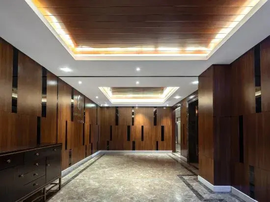 Chengjie Business Hotel (Wanning City Center High-speed Railway Station)