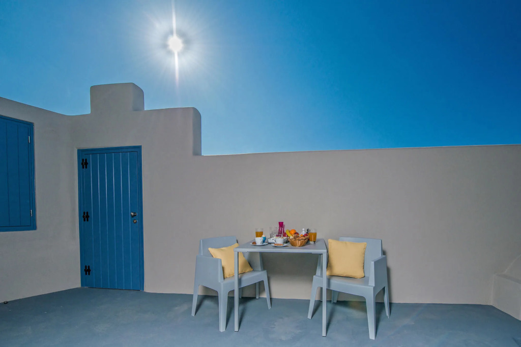 Luna Santorini Suites