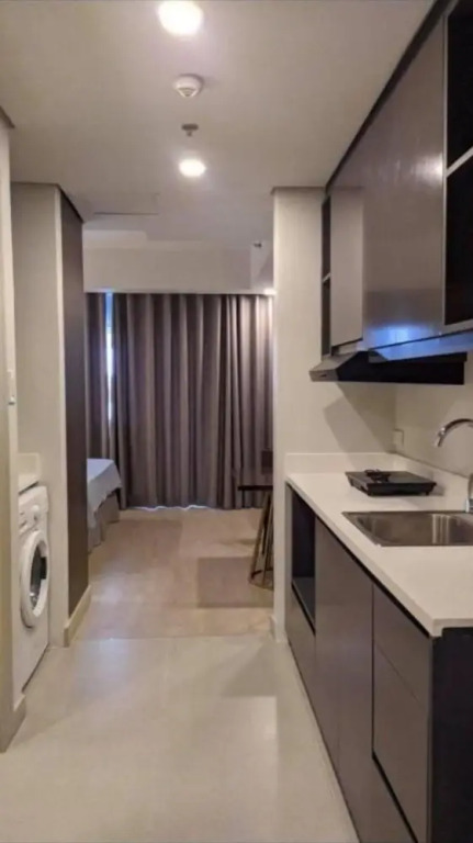 Capital O 804 The Residences at Bonifacio Civic Center