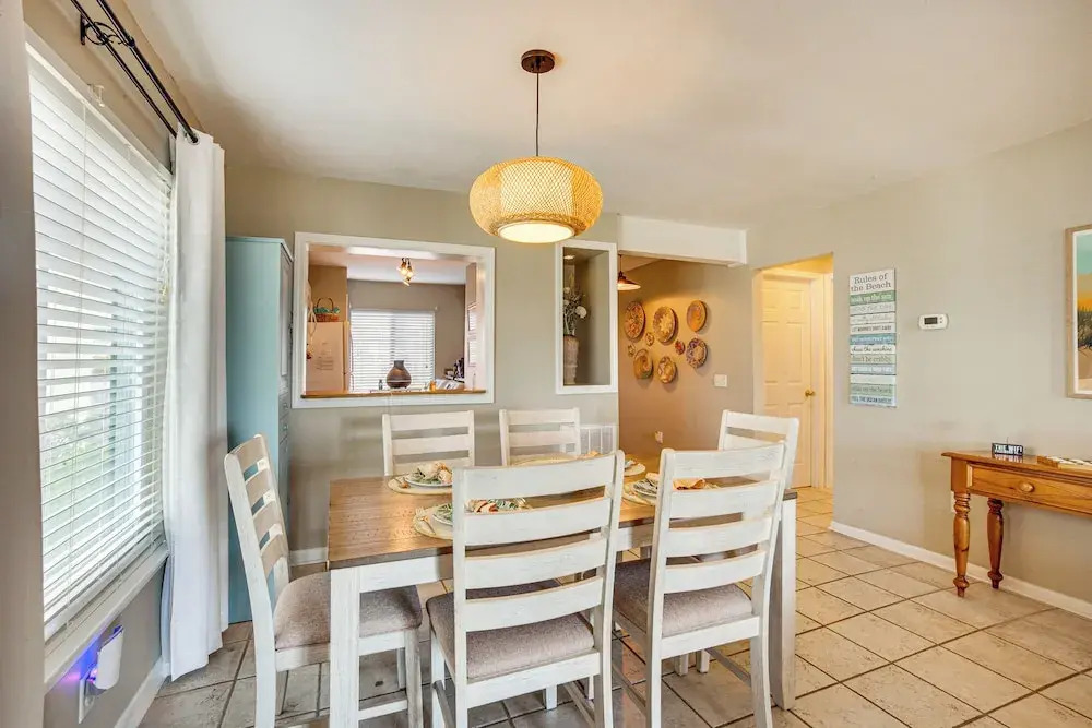 Harbor Island Condo With Deck - Steps to Beach!
