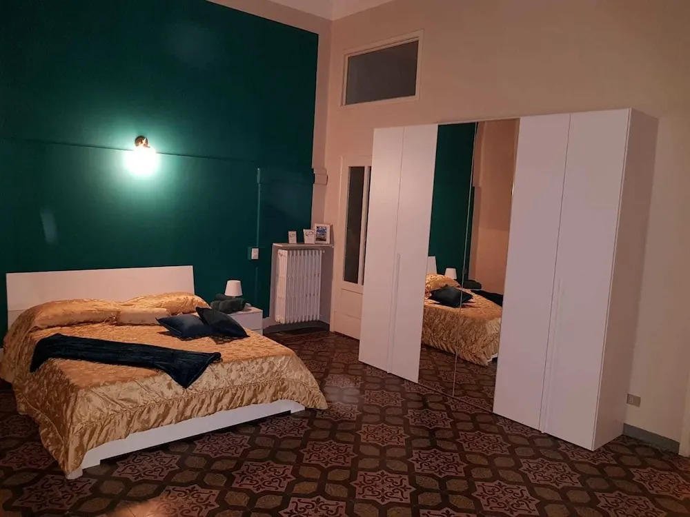 B&B T
