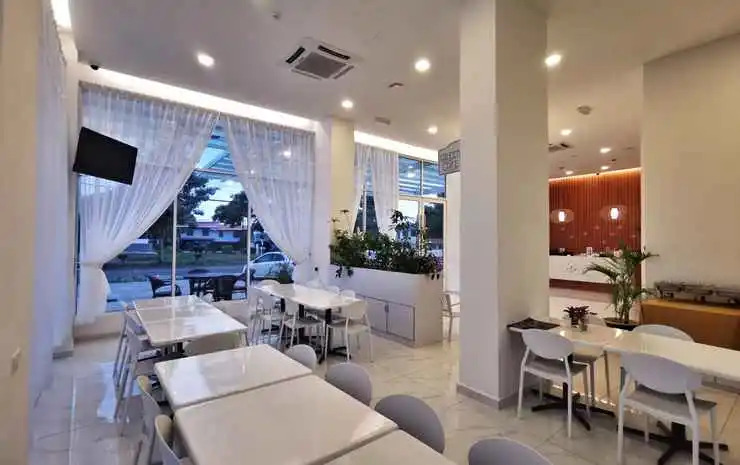 Green World Hotel