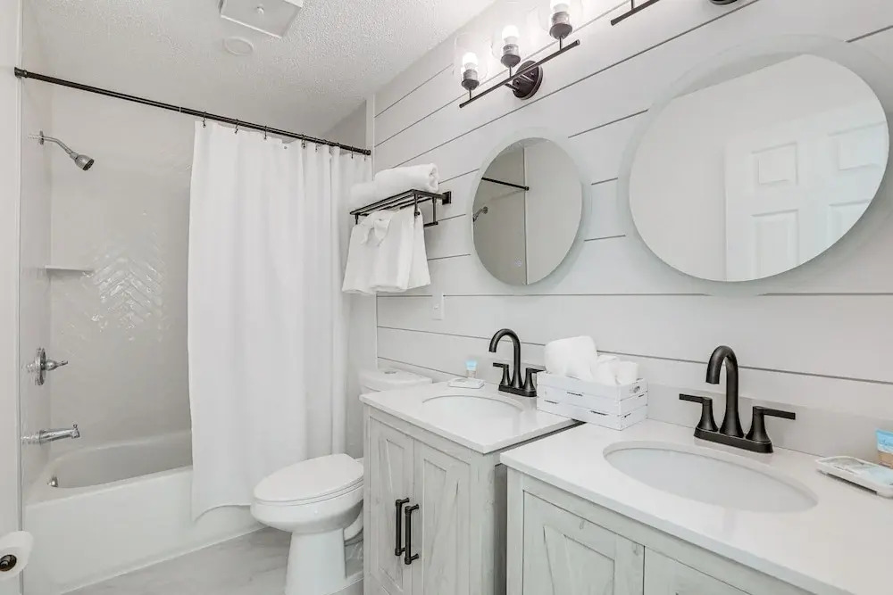 Bright & Airy Myrtle Beach Condo: 1 Block to Ocean