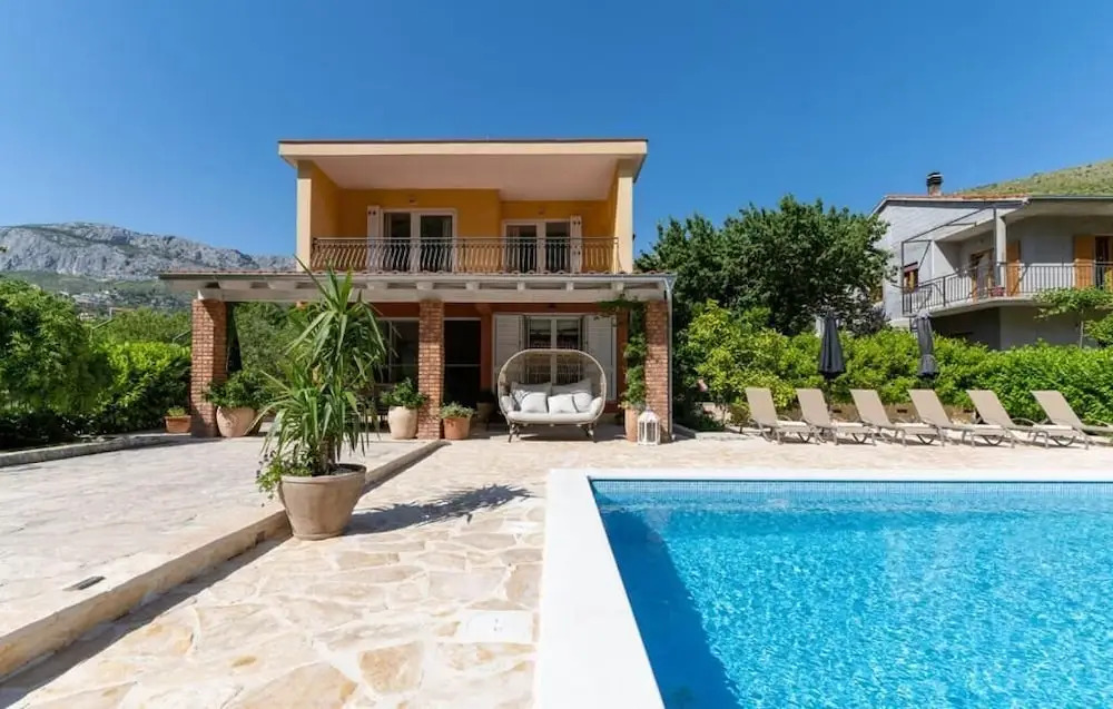 House Ela with pool