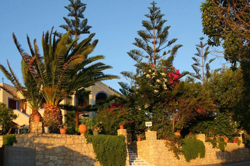 Montemar Studios & Apartments