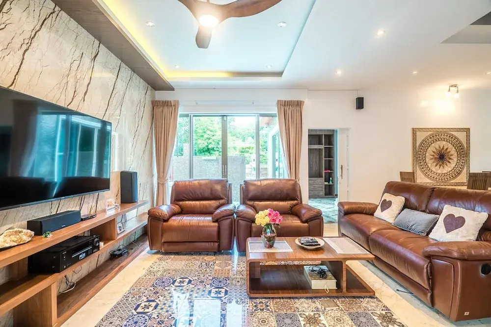 4BR Entertainment Villa Stan - Pool, Gym, Sauna & Jacuzzi