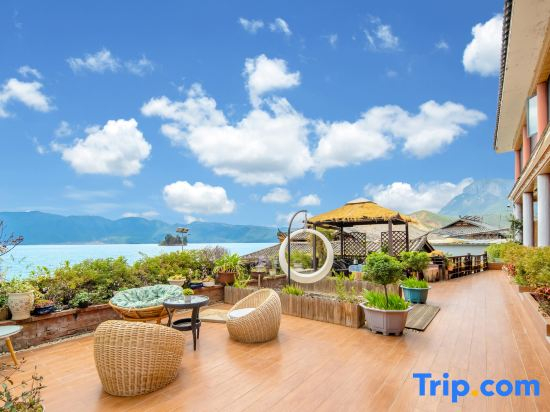 Lugu Lake Cloud - Sea Stacked Courtyard