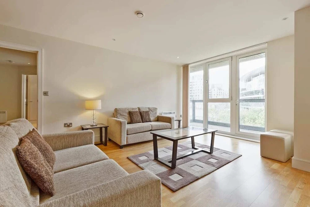 Stunning 2 Bed Apt W/balcony nr Islington