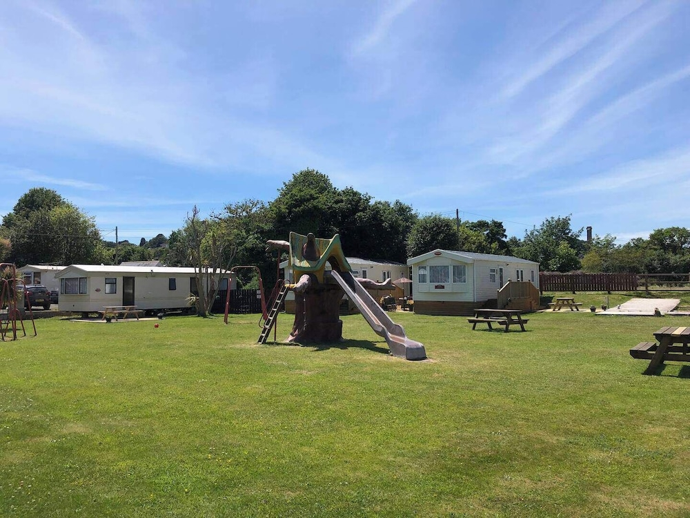 Palm Court - 3 Bed, Heated Pool, Parking, Nr Beach