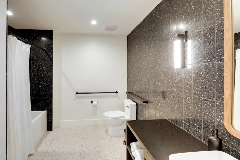 Luxury Austin Condo: Pool Access, Near Downtown!