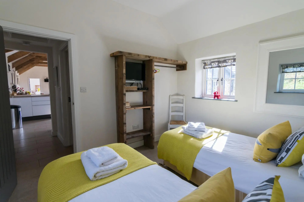 The Dairy - Luxury Cottage, Hot Tub and Summer House, Countryside Views, Pet Friendly