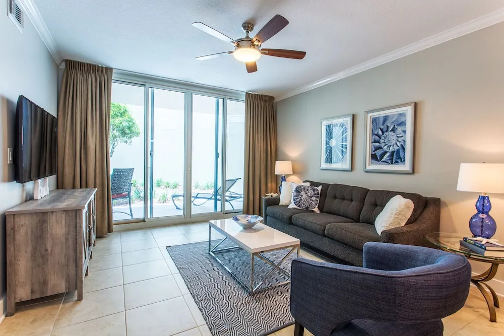 Waterscape A230 - 1 Br condo by RedAwning