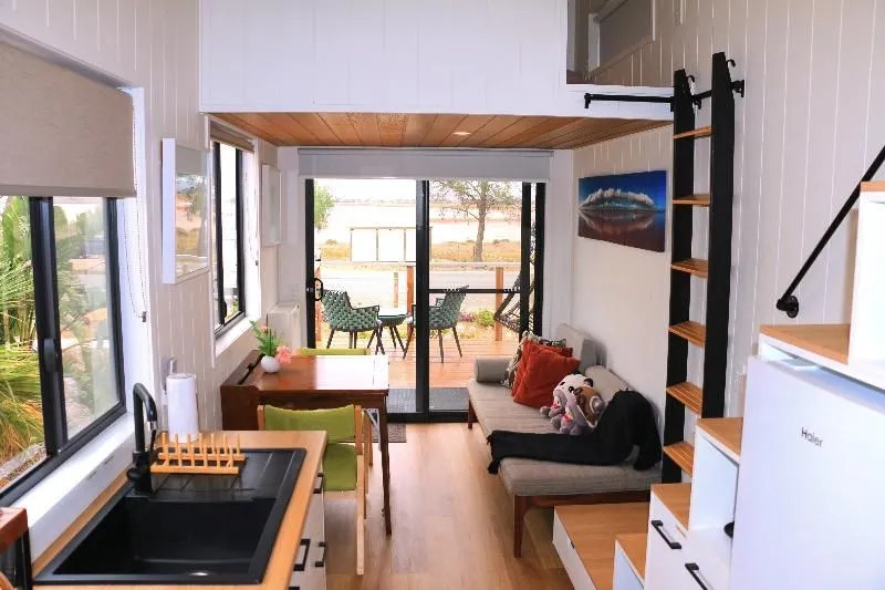The Pink Lake Tiny House - Sakura