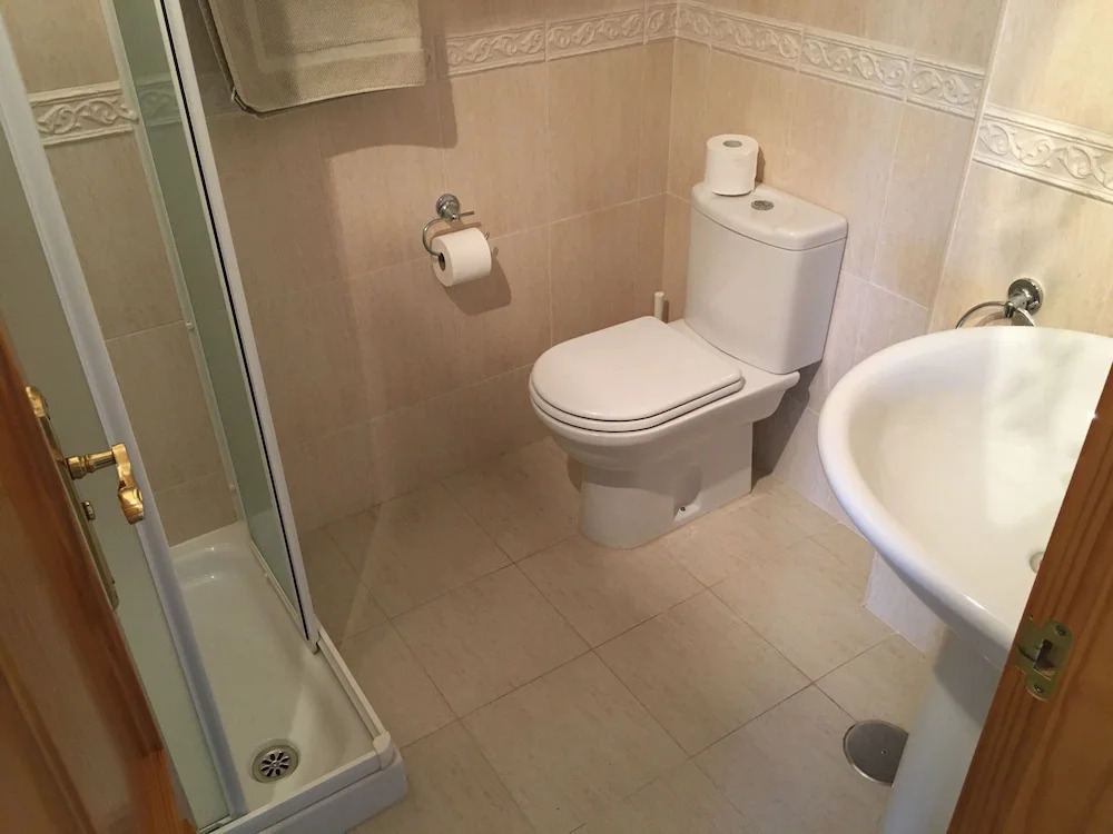 Modern 2 Bedroom Holiday Home