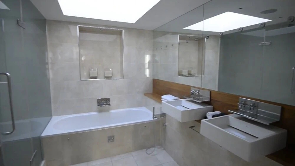 Spacius 3-bed Apartment in Kensington, London