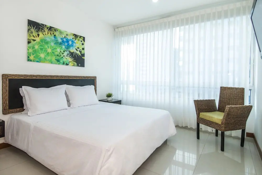 Travelers Orange Cartagena