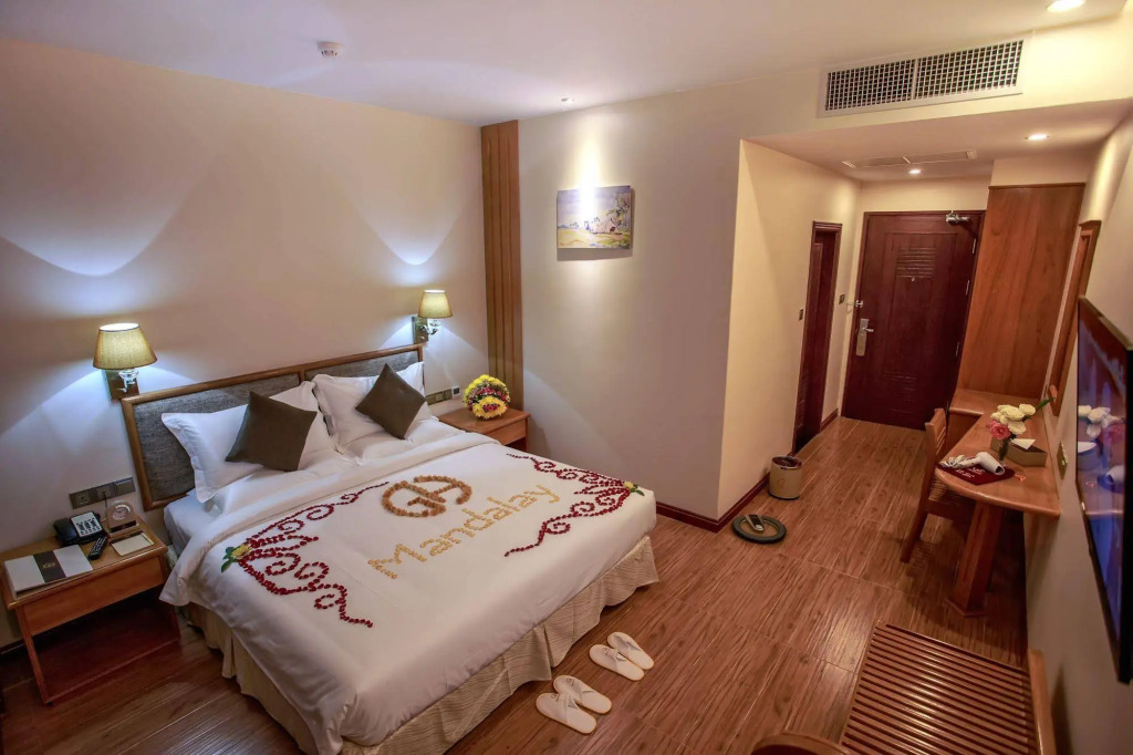 Golden Hotel