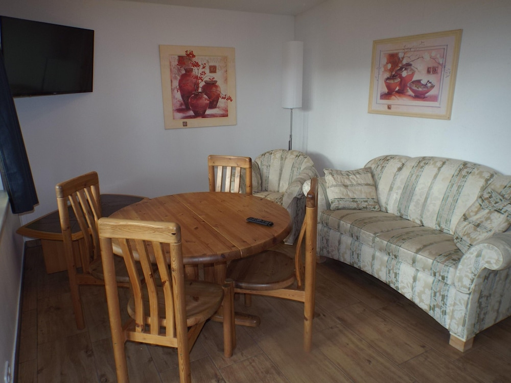 Moderner Bungalow im Ferienpark mit Seezugang