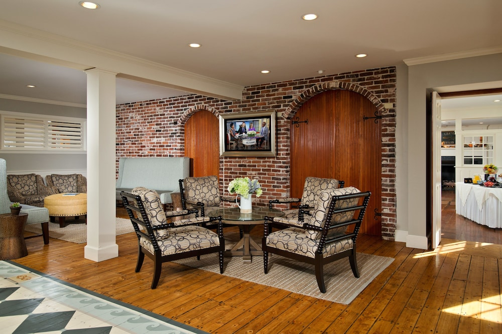 Chatham Wayside Inn